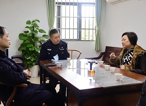 加强党建共建，亲昵警企关系